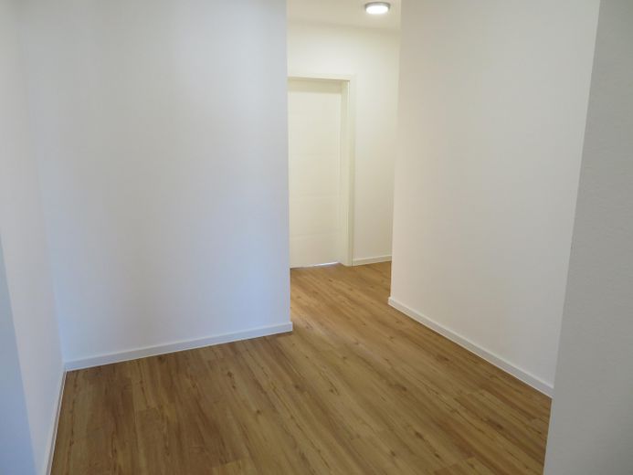 *Erstbezug nach Sanierung* 4 ZKB-Whg. 104 m² mit Terrasse & optionaler EBK – Diele 1