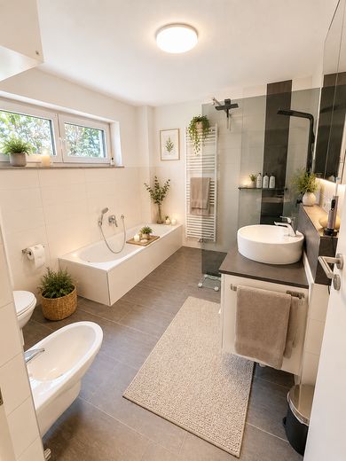 Hochwertig ausgestattete und gepflegte 4,5 Zimmer- Erdgeschosswohnung am Bodensee – Bad