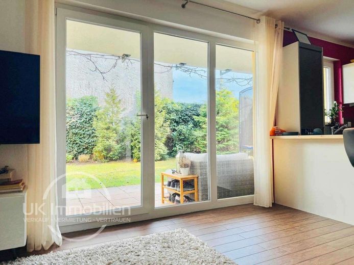 Garten, Ruhe, Lebensqualität - ein Zuhause zum Verlieben + Ähnlich Haus in Haus – Gartenblick aus dem Wohnzimmer