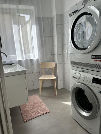Altstadtquartier T13 - Hochwertig möblierte Altbau Wohnungen – Badezimmer mit WM und Trockner