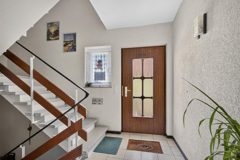 Provisionsfreies Einfamilienhaus mit Einliegerwohnung und Garage – Foto 7