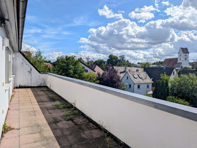 Ohne Provision - Freie 5 Zimmer Wohnung in ruhiger Lage, Garage, Balkon – Balkon aktuell