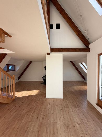 APPARTAMENTO MAISONETTE DI 2,5 LOCALI SFITTO in elegante edificio d’epoca | TERRAZZA SUL TETTO | Garage doppio – Wohnzimmer