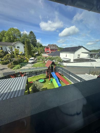 Modernes Einfamilienhaus mit Smart Home & hochwertiger Ausstattung in ruhiger Lage bei Linz am Rhein – Aussicht Kinderzimmer