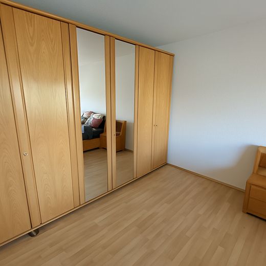 Exklusive 3-Zimmer-Penthousewohnung mit 36 m² Dachterrasse und zwei Stellplätzen – Eltern/SZ (Kleiderschrank)