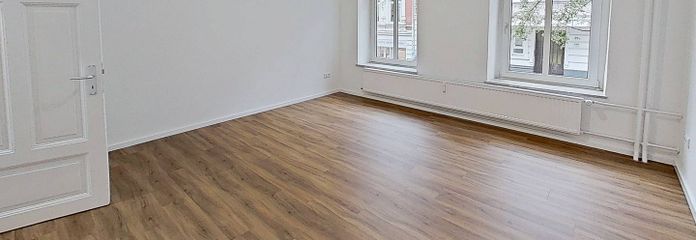 Красива 3-кімнатна квартира з великою ванною кімнатою з природним освітленням, у пішій доступності від центру міста та гавані – Ansicht I: Wohn- und Esszimmer