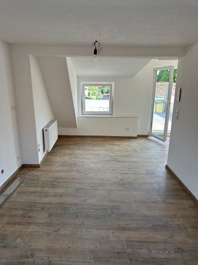Attraktive 2,5-Zimmer-Dachgeschosswohnung in Walldürn – Wohnzimmer