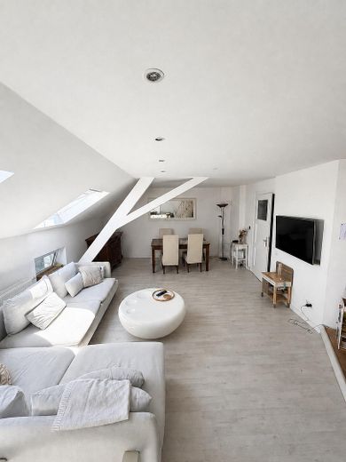 Großzügige 4-Zimmer-Maisonettewohnung – Wohnzimmer