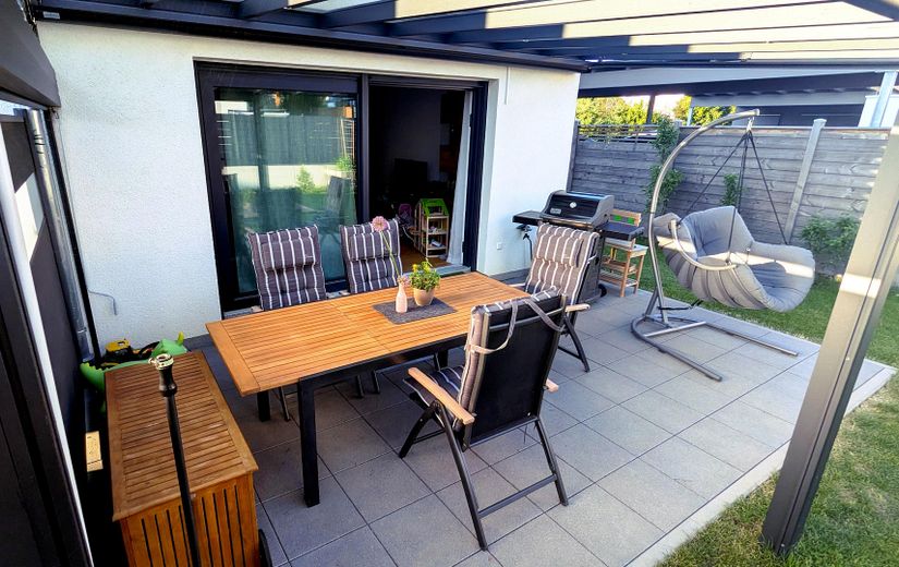 Neuwertige Doppelhaushälfte in Ebersbach/Fils – Südterrasse mit Übedachung