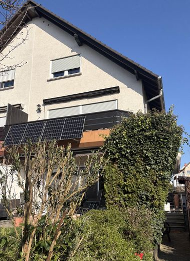 192 m²’lik geniş aile evi – modernize edilmiş, 7 oda, 3 banyo ve B enerji sınıfı – Ansicht vom Gartenweg