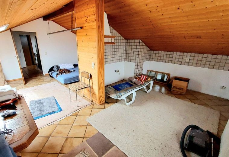 Großzügiges Einfamilienhaus mit ca. 225 m² Wohnfläche, Garten &amp; sehr günstigem Erbbauzins – DG Zimmer 1