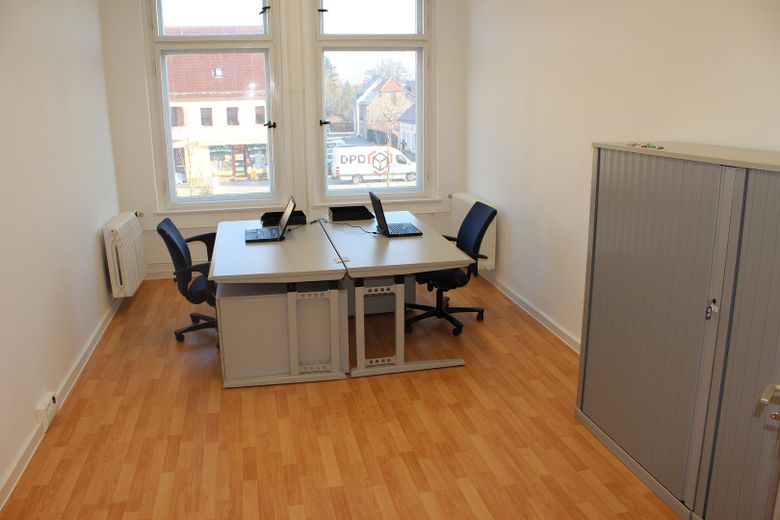 Full-Service-Büroplatz, frisch renoviert + möbliert – Foto 4