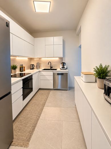 Modernized 5-room mid-terrace house in Bremen-Hastedt with garden, terrace & 2 bathrooms – Küche 