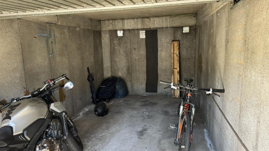 Einfach einziehen: Top-Sanierte Eigentumswohnung in Alt-Vinnhorst – Garage