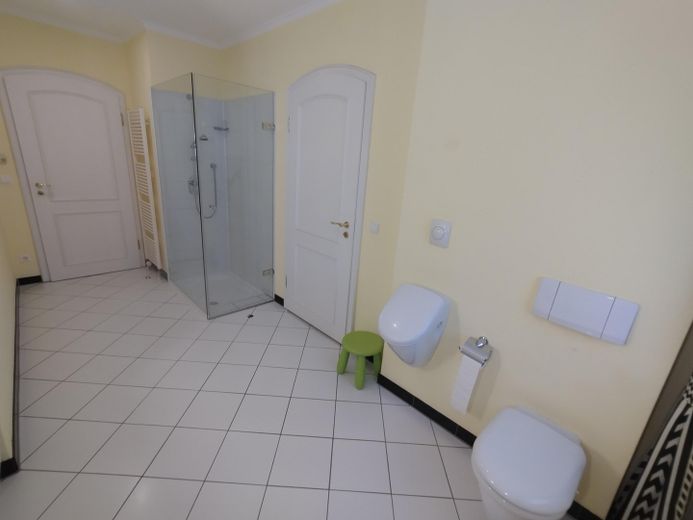Herrschaftliche Villa am Ende einer elbnahen Sackgasse in Othmarschen – Bad zum Kinderzimmer