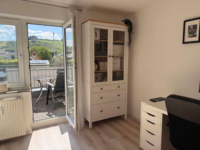 Sonnige 3-Zimmerwohnung mit Garten und Blick auf die Weinberge – Arbeitszimmer mit Aüdterrasse