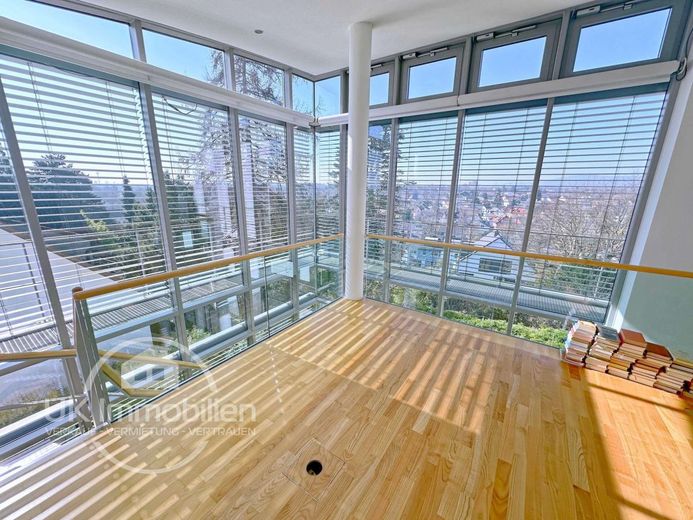 Unikat-Luxushaus mit Aufzug, Klima, Sauna, hausinterner Garage und und und – Balkon