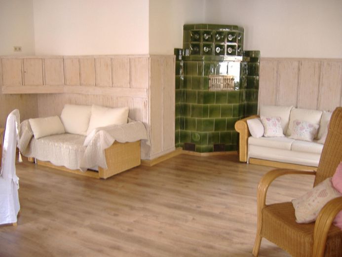Wohnzimmer + Kachelofen