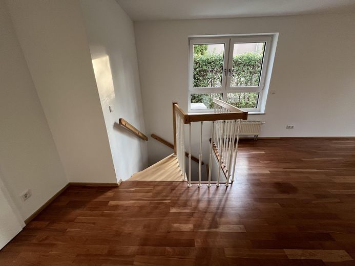 Urokliwe mieszkanie z ogrodem i pokojem muzycznym w spokojnej okolicy Monachium-Maxhof – Wohnzimmer