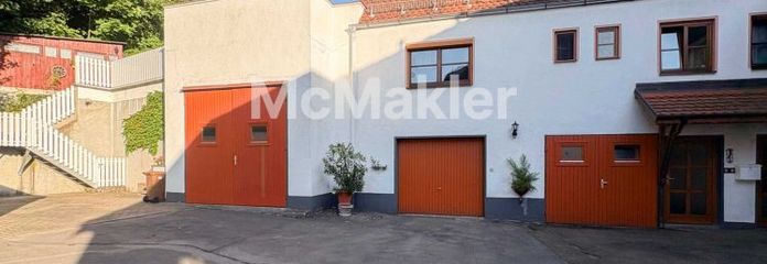 Sanierungsbedürftiges Mehrfamilienhaus mit großem Grundstück und Wertsteigerungspotenzial