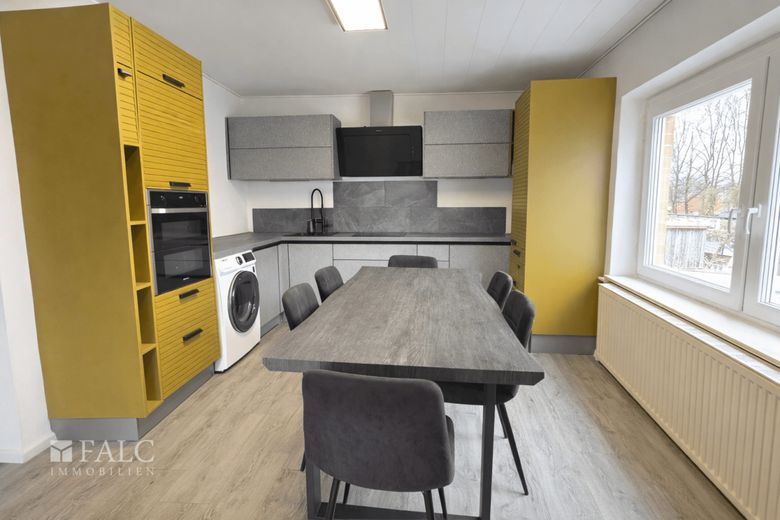***Großzügiges Wohnen auf drei Etagen mit Kamin, Balkon und separater Einliegerwohnung*** – Küche EG