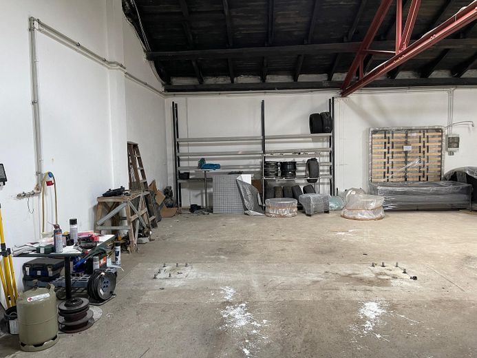 1500 m² Gewerbegrundstück, Halle, Lager und Bürofläche – Foto 7