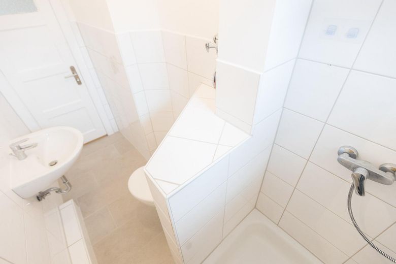 Frisch Sanierte 2-Zimmerwohnung mit großer Küche in Harburg – Foto 10