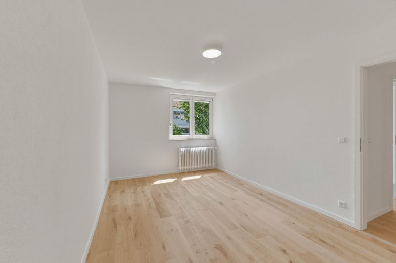 Jetzt die Ferienzeit nutzen! 3,5 Zi mit eigener Terrasse und extra Hobbyraum – Schlafzimmer 2