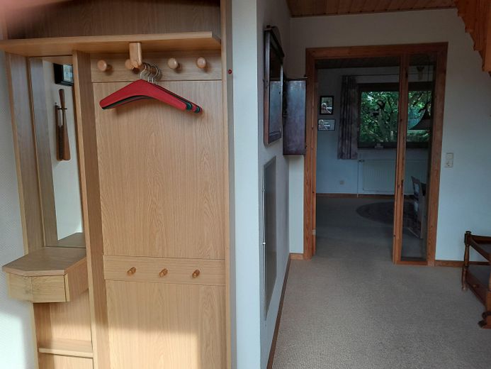 wolnostojący dom jednorodzinny z pięknym ogrodem – Garderobe