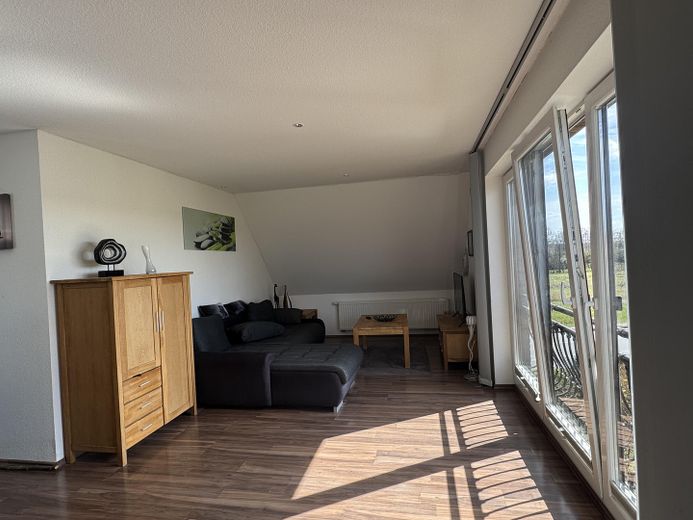 modernisiertes Ein-/Zweifamilienhaus mit Feldblick - PROVISIONSFREI – Wohnzimmer OG