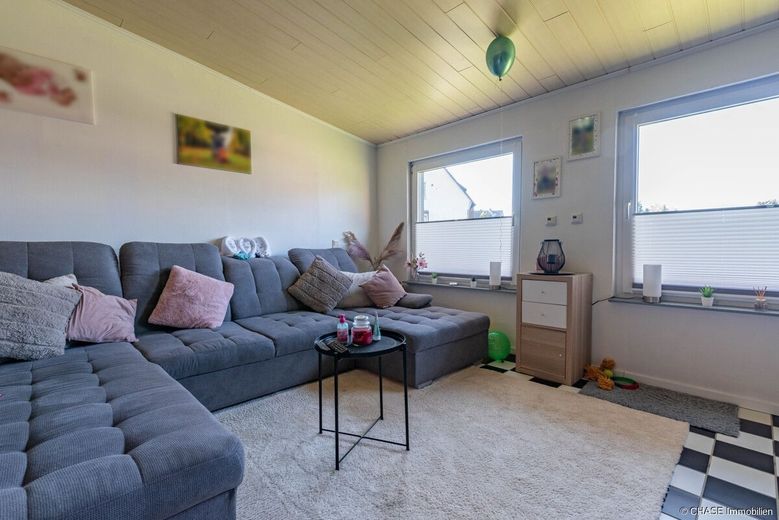 Großzügiges 3-Familienhaus in idyllischer Feldrandlage von Hessisch Oldendorf - OT Rohden! – EG Anbau - Wohnnzimmer, an offener Küche