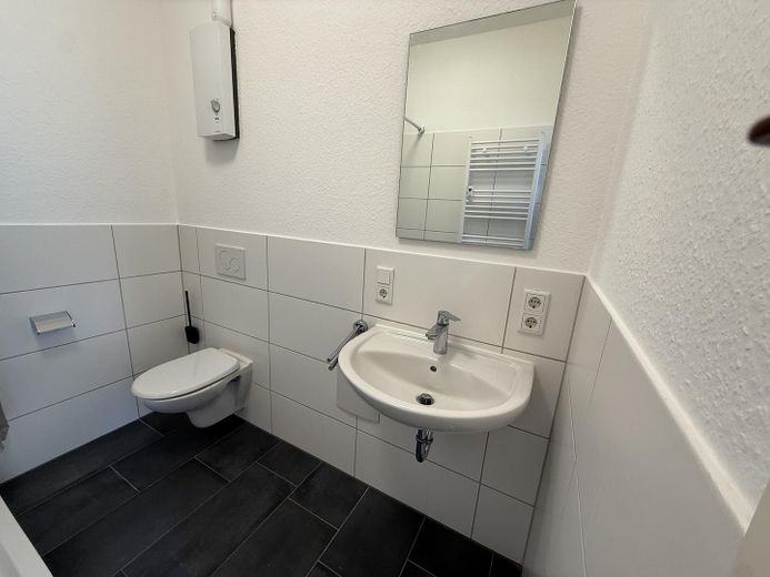 Vermietung 1 Zimmer inkl. Küche, Bad – Bad