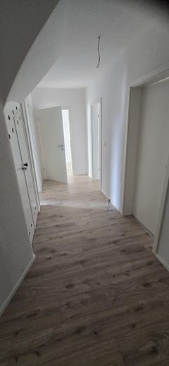 Top gerenoveerd 2-kamer zolderappartement op een locatie dicht bij het centrum – Flur