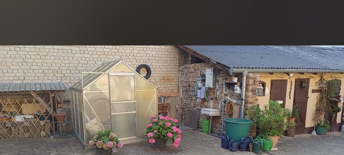 Bauernhaus mit großem Grundstück / Garten – Innenhof