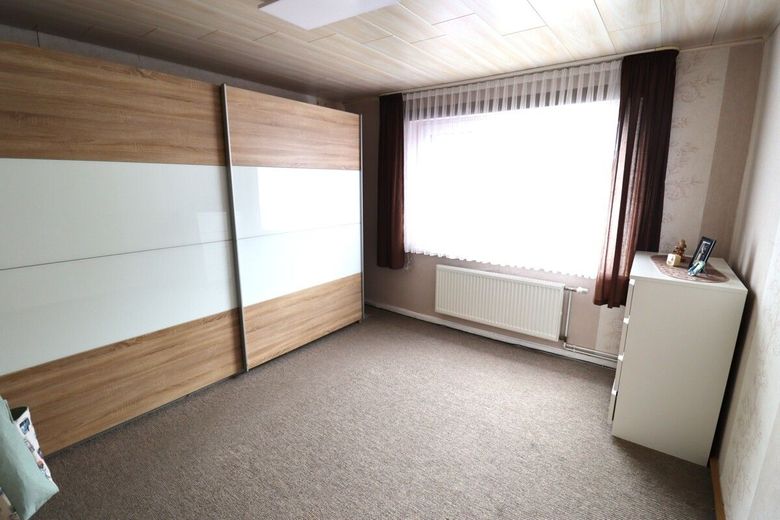 Gepflegtes Einfamilienhaus mit Anbau, perfekt für die große Familie – Zimmer 1 EG