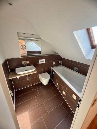 Schöne 3 Raum Maisonette in Gohlis – Bad oben
