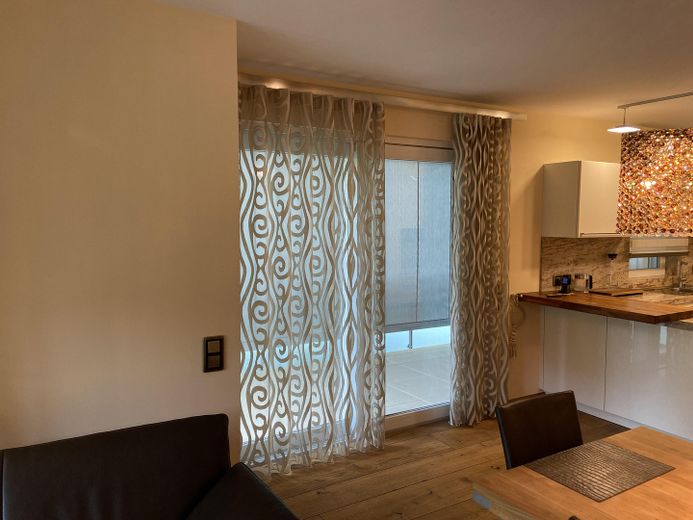 Premium condominium in a prime location in Baden-Baden – 4 rooms | 134.85 m² | immediately available – Eingang Balkon