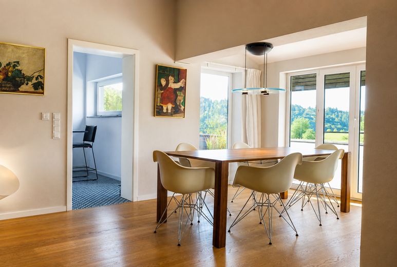 Modernisiertes Einfamilienhaus mit Charakter – Hanglage, Garten und viel Platz in Mömbris – Esszimmer OG