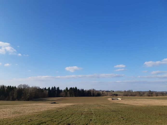 Sanierte 2.5-Zi-Wohnung mit Einbauküche, Terrasse, Garten + Gartenhütte in Waldstetten – nahe Spazierwege