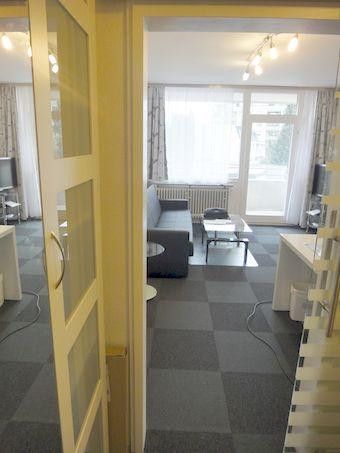 Freies möbliertes Apartment, Schwimmhalle, Sauna, S-Bahn München, von privat – Innen