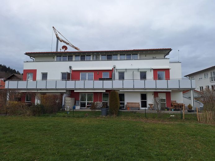 Zentral gelegene 80qm-Wohnung mit großem Sonnenbalkon – Gebäudeansicht