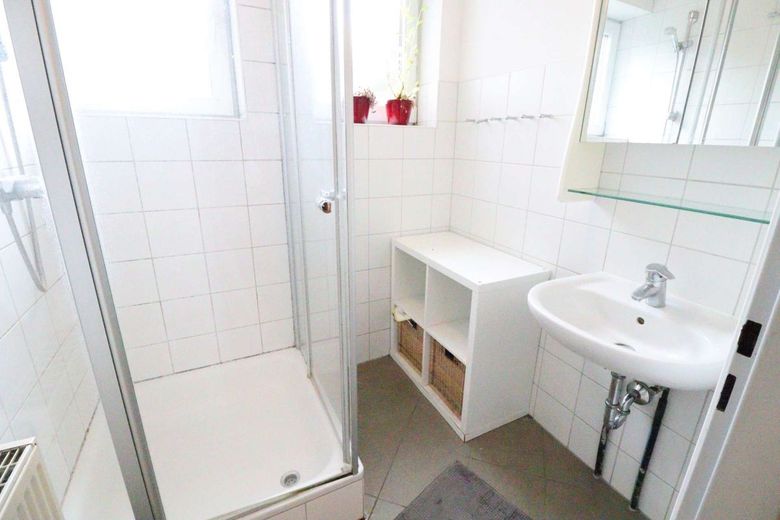 WRS Immobilien - käuferprovisionsfrei - Alzenau - Generationenhaus oder Wohnen + Arbeiten in Einem – Siedlungshaus - EG - Duschbad