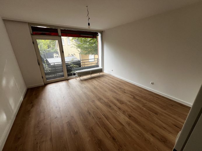 Zentral & grün: 3-Zimmer-Wohnung mit Garten & EBK in Hehlentor – Schlafzimmer mit kl. Balkon