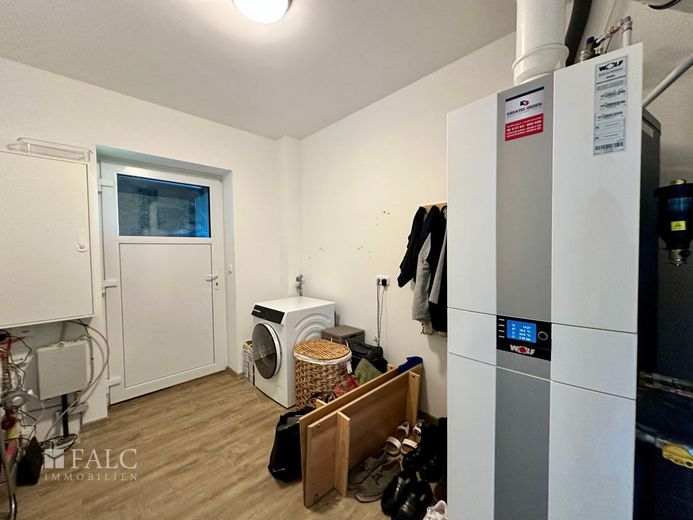 Neuwertige Doppelhaushälfte mit tollem Schnitt in Stade-Haddorf – Praktischer HWR EG