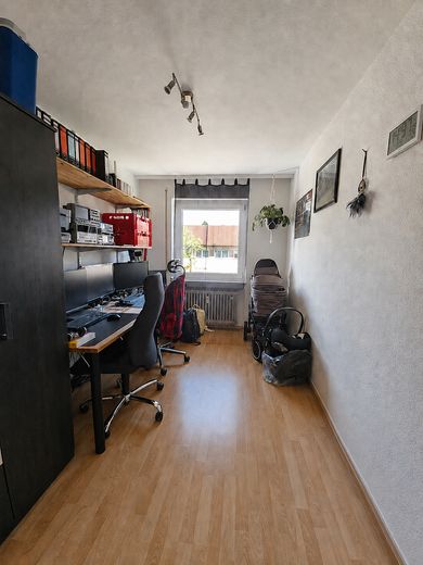 Provisionsfrei: Gepflegte 3-Zimmer-Wohnung mit Südwestbalkon – ab Dezember bezugsfrei – Kinder-, Gäste-, Arbeitszimmer