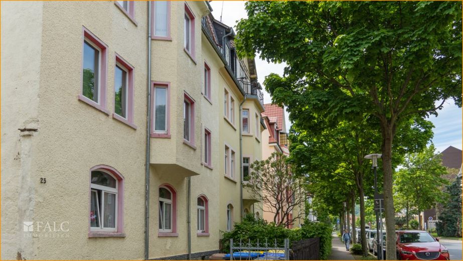 Potenzial für`s Kapital: Solides, ausbaufähiges und attraktives Mehrfamilienhaus in schöner Lage – Ansicht von der Straße