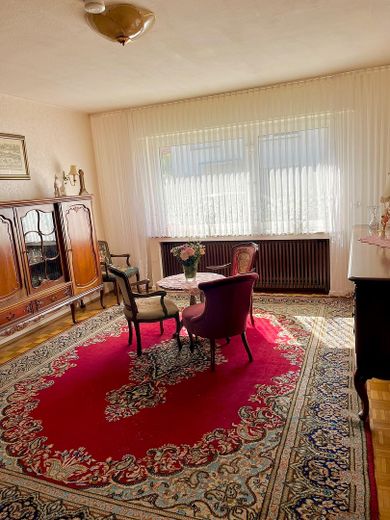 Casa con potencial para dos unidades residenciales en Colonia Flittard – Wohnzimmer EG Richtung Straße