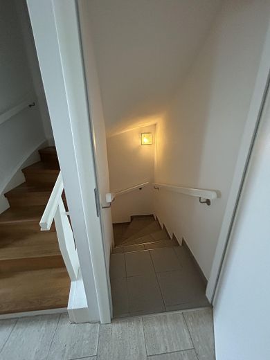 Rechte Treppe ins Untergeschoß