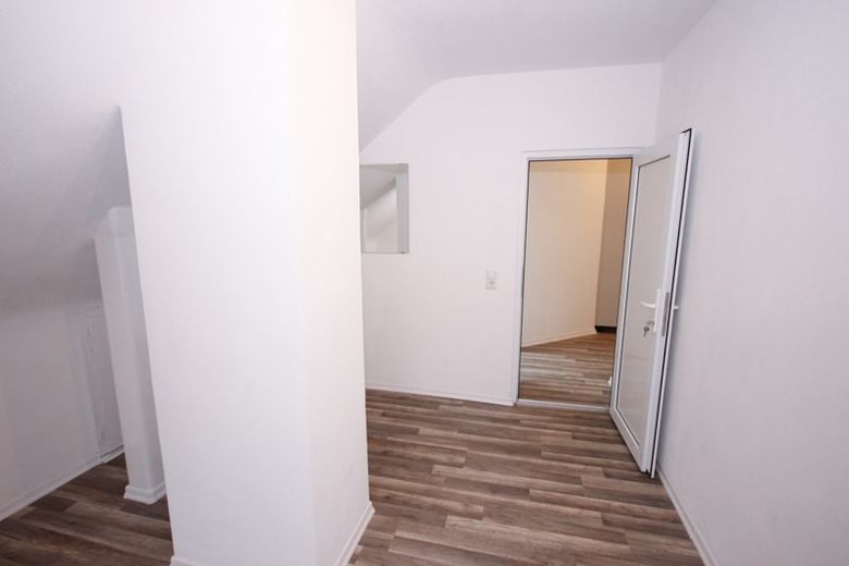 Inversión de capital: 5 habitaciones + plaza de aparcamiento, 8,5 % de rentabilidad bruta, potencial de ampliación del ático – Foto 15