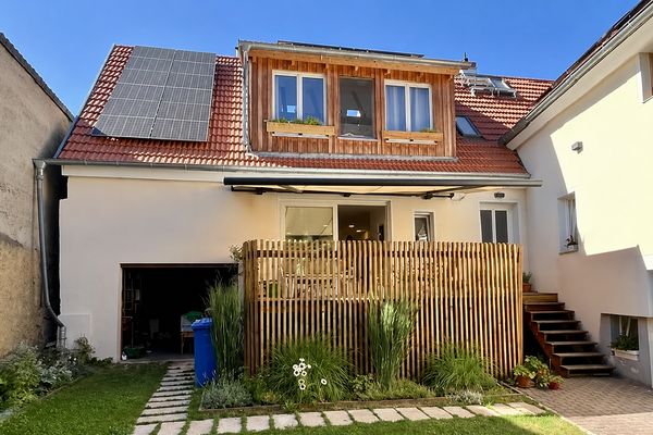 Einfamilienhaus - kernsaniert mit Innenhof und Garten, Scheune, PV
